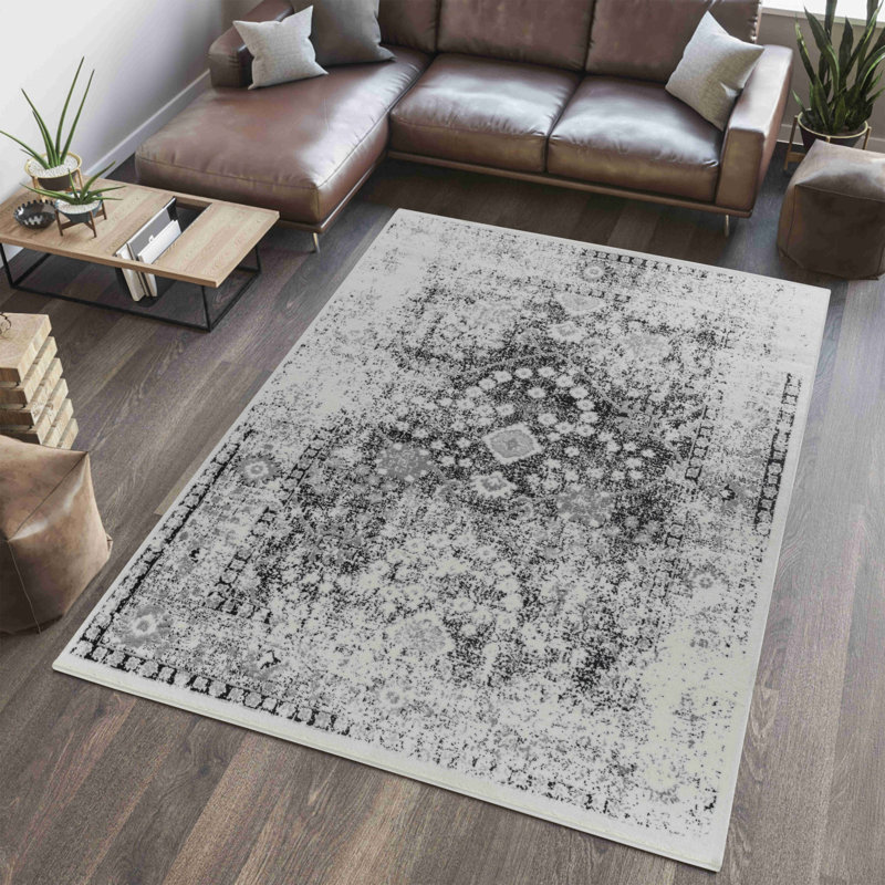 Tapis oriental noir 5 pi x 8 pi