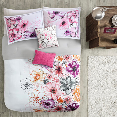 Comforter With Decorative Pillows And Trait Characteristic Essence Nature In Floral Print