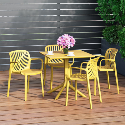 4-Person Outdoor Square Dining Set