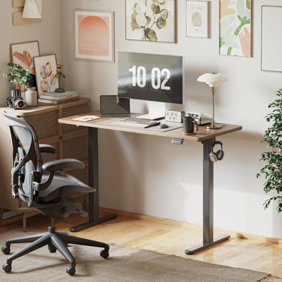 Bureau debout électrique à hauteur ajustable Latitude Run®, table debout 4 X 24 pouces, bureau à domicile assis avec planche d'épissure, structure noire / plateau noir