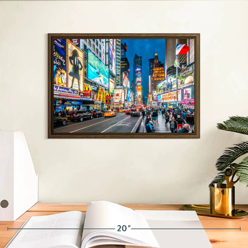 Iconic NY Times Square, 13 po x 9 po, Cadre flottant noyer
