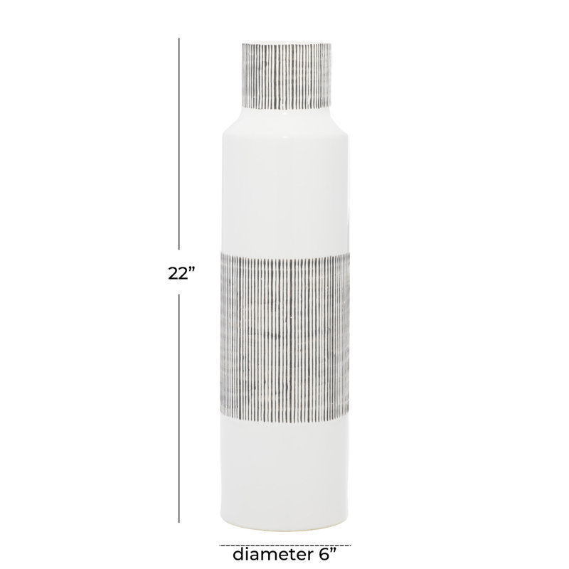 Vase moderne en céramique blanche Cosmoliving By Cosmopolitan, H 22,05 po x l 5,9 po x P 5,95 po