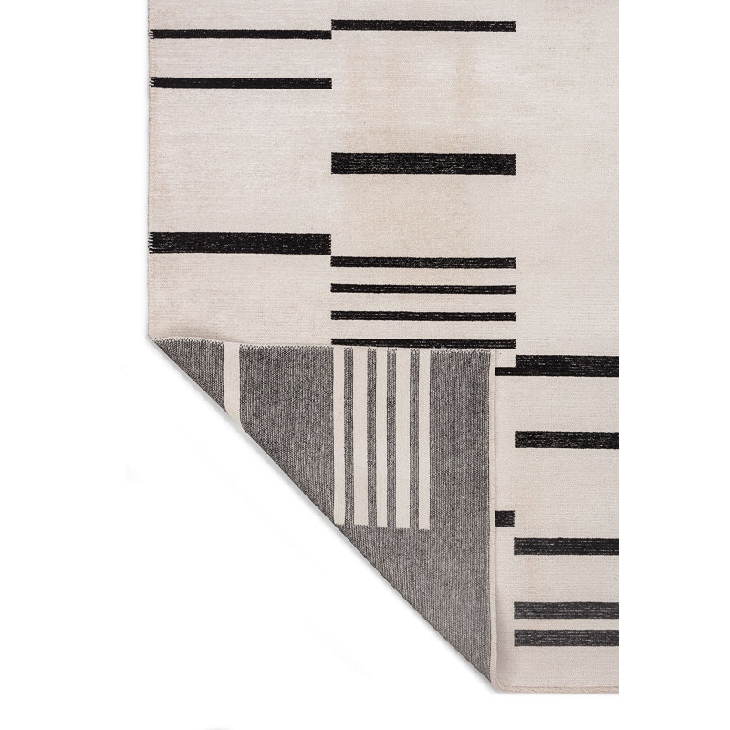 Sasnett Rectangle Geometric Cotton and Viscose Indoor / Outdoor Area Rug, Rectangle 5'3" x 7'6"
