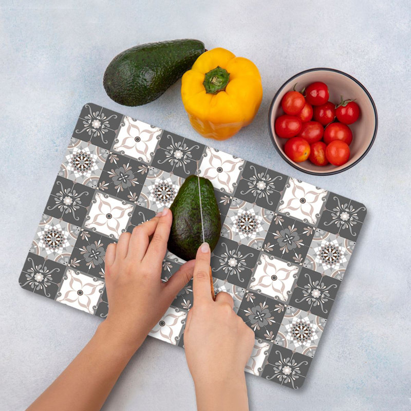 Planche à découper en verre trempé de qualité supérieure 11,8 po x 15,7 po Flourish | Pieds en silicone antibactériens, faciles à nettoyer et antidérapants | 100% verre durable, épaisseur: 0,16 pouce | Idéal pour la préparation de la cuisine, une solution de cuisson sécuritaire et élégante