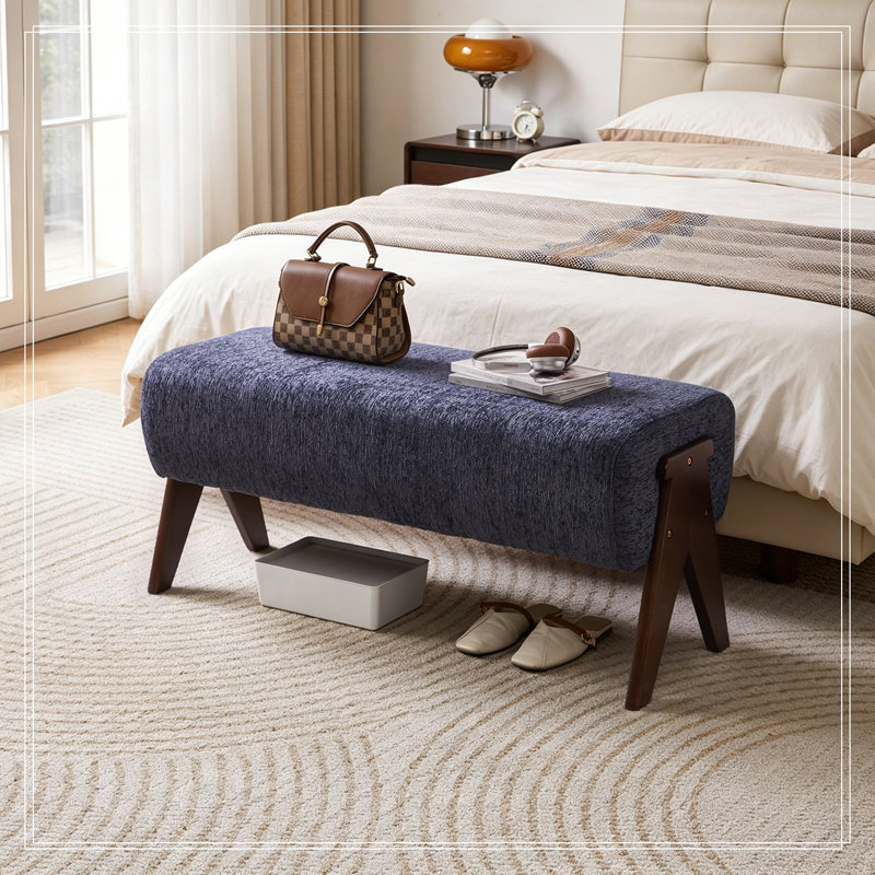 Chenille Trentham avec pieds en bois robuste, Blue