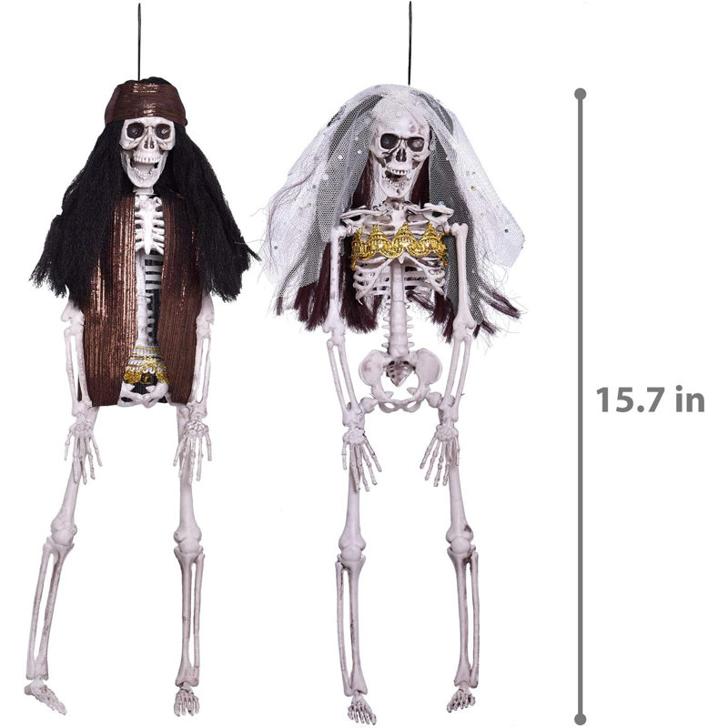 Squelettes de pirate d'Halloween suspendus