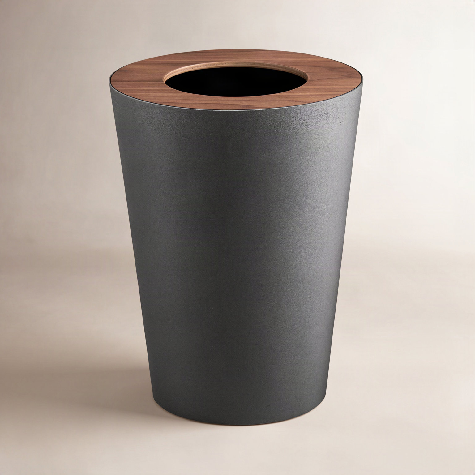 Yamazaki Home Rin 1.85gal Round Trash Can, Black