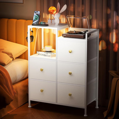 Commode à 5 tiroirs Klodian pour chambre à coucher, commode avec éclairage à DEL et station de charge, commodes en tissu et commodes à 5 tiroirs et tablette, unité d'organisation de rangement