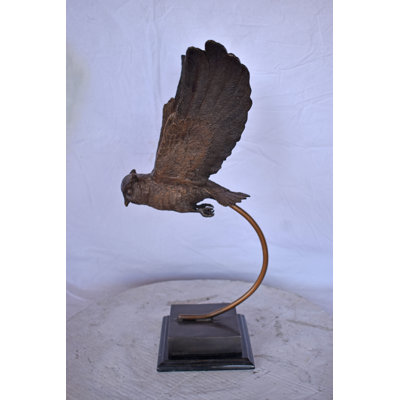 Statue de hibou à la recherche d'une proie en bronze - Taille: L 18 po x l 11 po x H 22 po.