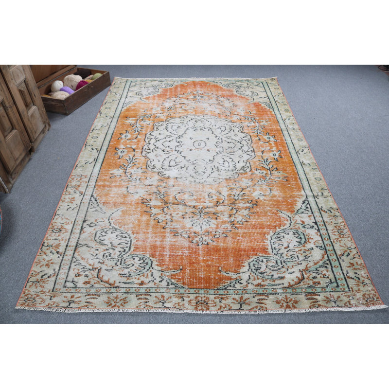 Tapis turc classique au motif médaillon floral orange, idéal pour la décoration intérieure