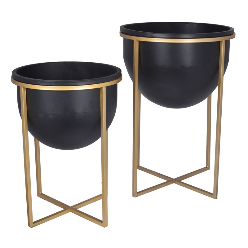 Tevis Metal Plant Pot, Black