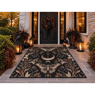 Tapis d'extérieur 152 x 213 cm, motif papillon de nuit gothique, croissant de lune et fleurs d'Halloween, tapis bouclé imperméable en PVC, tapis de patio robuste, séchage rapide, idéal pour porche, terrasse, balcon ou entrée.