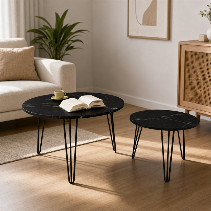 Ensemble de tables basses noires gigognes deux pièces; Dessus en marbre avec des bases en métal robustes, parfaits pour les salons ou les chambres à coucher.