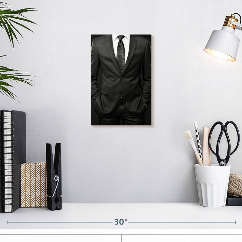 Navette d'homme d'affaires sur fond noir, H 12 po x l 8 po