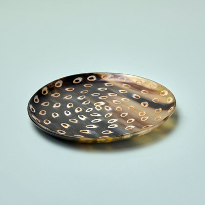 Assiette paon en corne