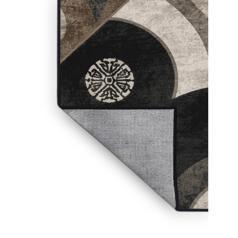 Tapis oriental classique noir lavable à la machine Broking Viking Shield, 3 X 5