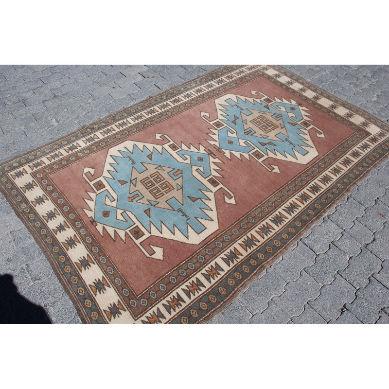 Tapis turc authentique de style rétro - parfait pour rehausser l'élégance de la décoration intérieure