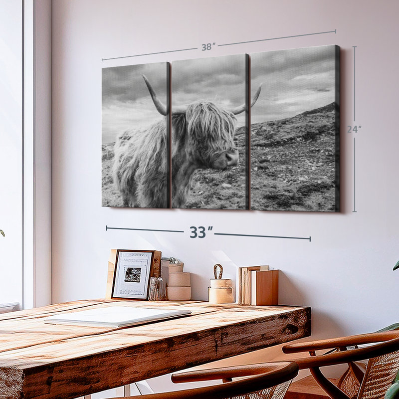 «Monotone Highland Cow», reproduction sur toile, H 24 po x l 38 po x P 1,25 po