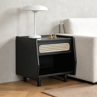 Table de chevet avec détails en rotin