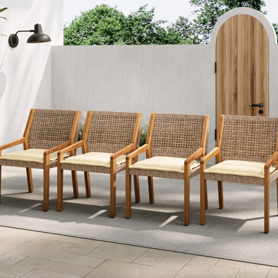 Ensemble de 4 chaises de salle à manger d'extérieur en bois, coussin crème, finition, sièges de soutien, installation rapide pour les chaises de jardin, bois et construction, l 23,5 po x l 21,49 po x H 32 po, décor de jardin en forme