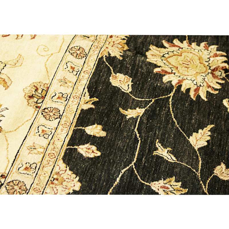 Tapis noir et ivoire de haute qualité noué à la main
