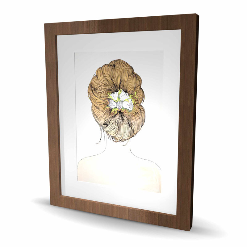 Dame avec des fleurs aux cheveux blonds - impression encadrée avec passe-partout