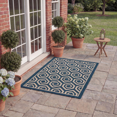 Tapis d'intérieur / extérieur à motif géométrique Deedrick