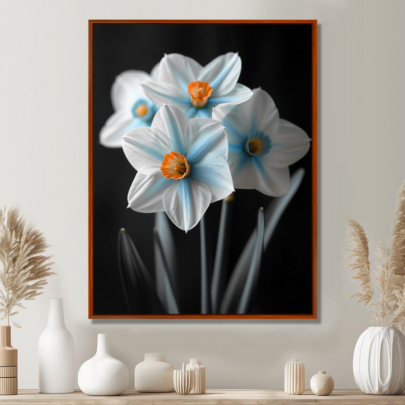 Monochromes Whimsy Wonderland Daffodils II - Jonquilles, art mural, H 34 po x l 44 po, Cadre flottant brun