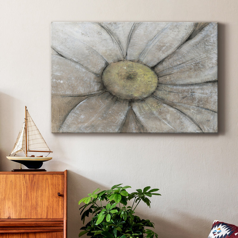 " Close-Up Daisy II ", 8'' H x 12'' W x 1'' D
