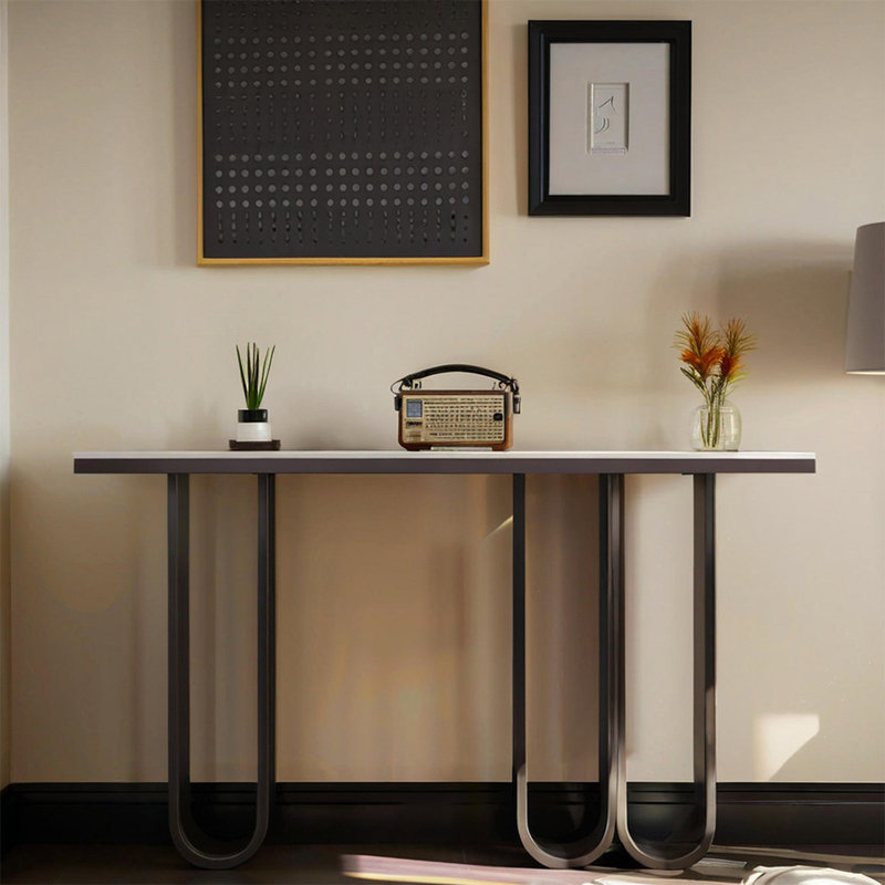 La console à l'esthétique minimaliste, H 33,46 po x l 47,24 po x P 13,78 po