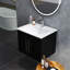 Ensemble de meuble-lavabo mural 24 po avec lavabo, portes doubles, charnières à fermeture en douceur, cuve en céramique, assemblage facile, poignée longue en métal doré, espace de rangement, noir brillant