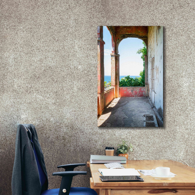 «Rose balcon» par Roman Robroek, estampe numérique sur toile, H 40 po x l 26 po x P 1,5 po