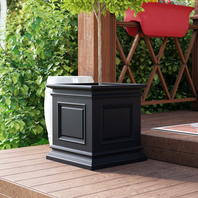 Takeia Planter Box