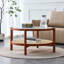 Table basse moderne et minimaliste circulaire en bois massif avec plateau en verre artisanal et tablette en rotin PE, robuste et élégante