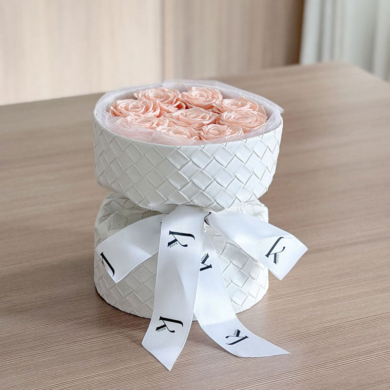 Bouquet de cuir avec roses préservées, Rose