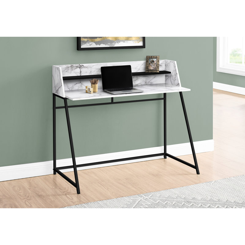 Bureau d'ordinateur moderne avec surface semblable au marbre blanc et structure en métal noir, l 48 po, convenant aux préférences de rangement du bureau personnel en métal d'aspect marbre, l 45,94 po, tablettes pour un espace de travail simplifié