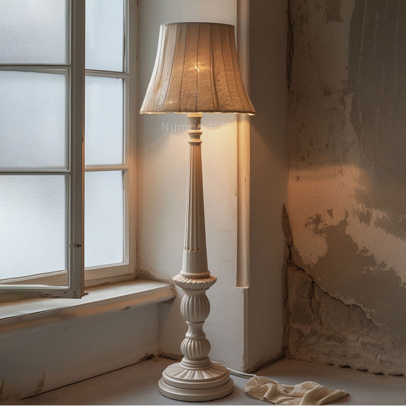Lampes sur pied en résine blanche et tissu