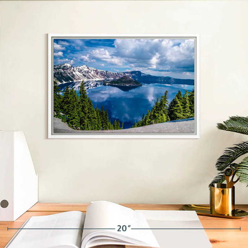 Point de vue du lac Crater, 13 po x 9 po, Cadre flottant blanc