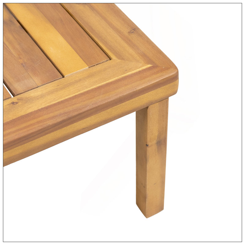 Ensemble de causeuse et de table basse en bois d'acacia durable en teck avec coussins crème résistants aux intempéries, parfait pour la détente en plein air