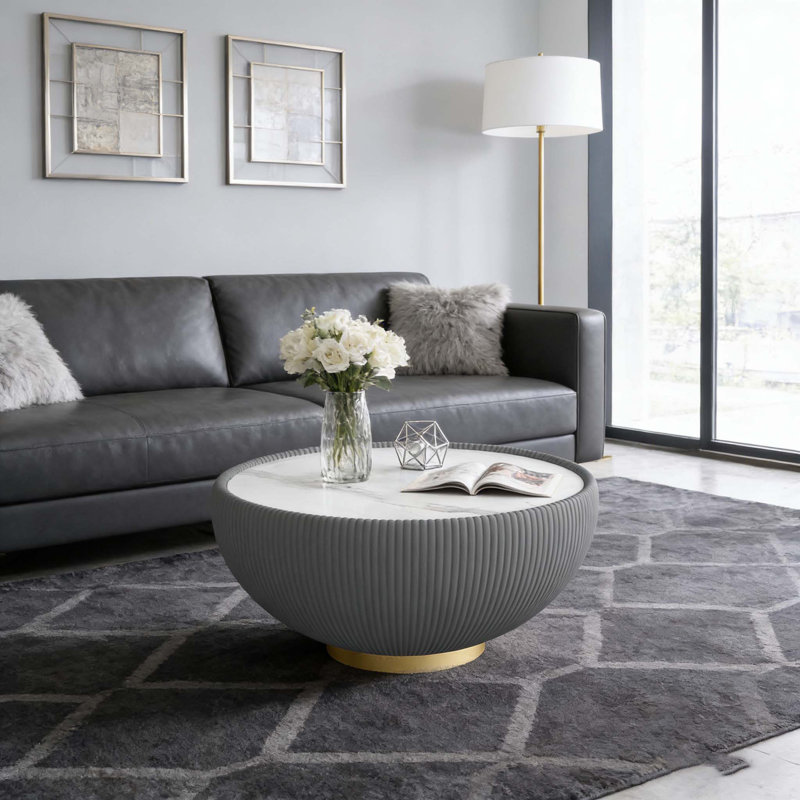 Table basse en cuir fritté clair