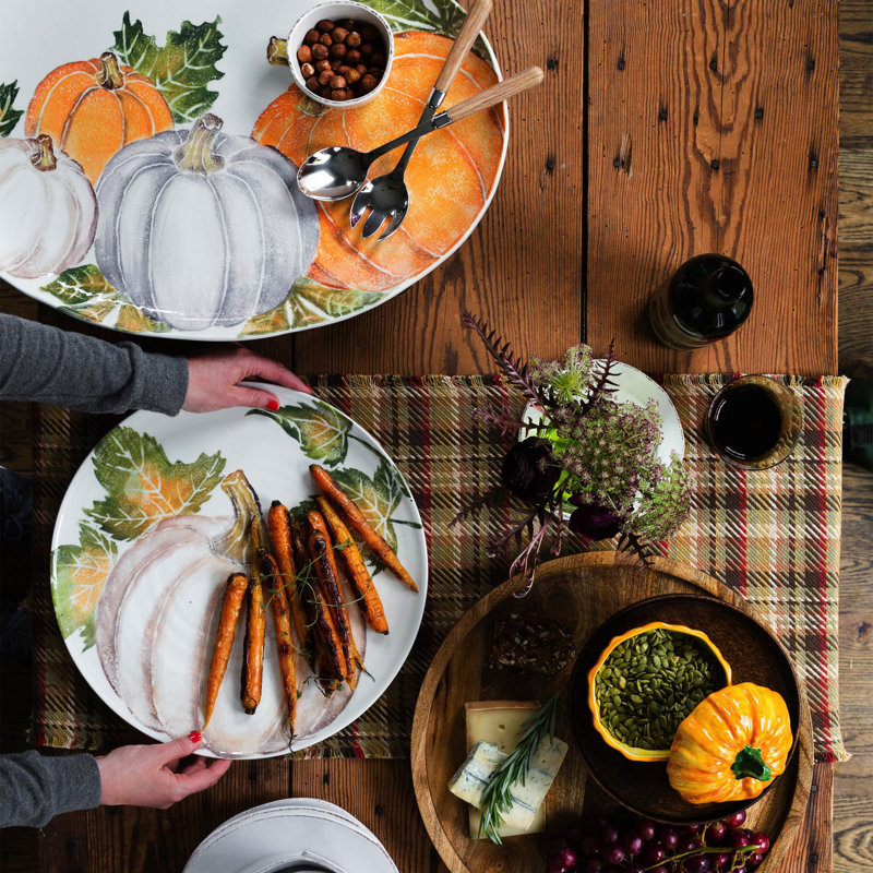 Plateau de citrouilles rondes avec citrouille