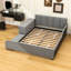 Lit plateforme tapissier luxueux en velours avec bureau, tabouret rond et rails de sécurité-660875398-660875399