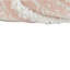Coussin 18 po x 18 po à motif géométrique pêche et blanc à fermeture à glissière en polyester et coton