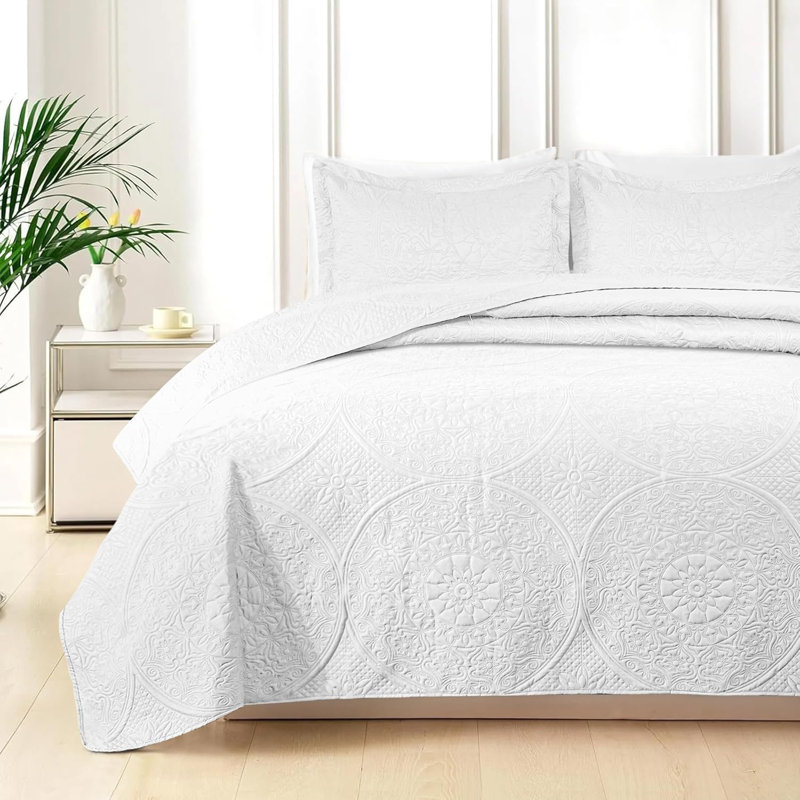 Lightweight Summer Bedspreads - 3 Piece Oversized Quilt Set - Reversible Coverlet Set - King Size, White Floral