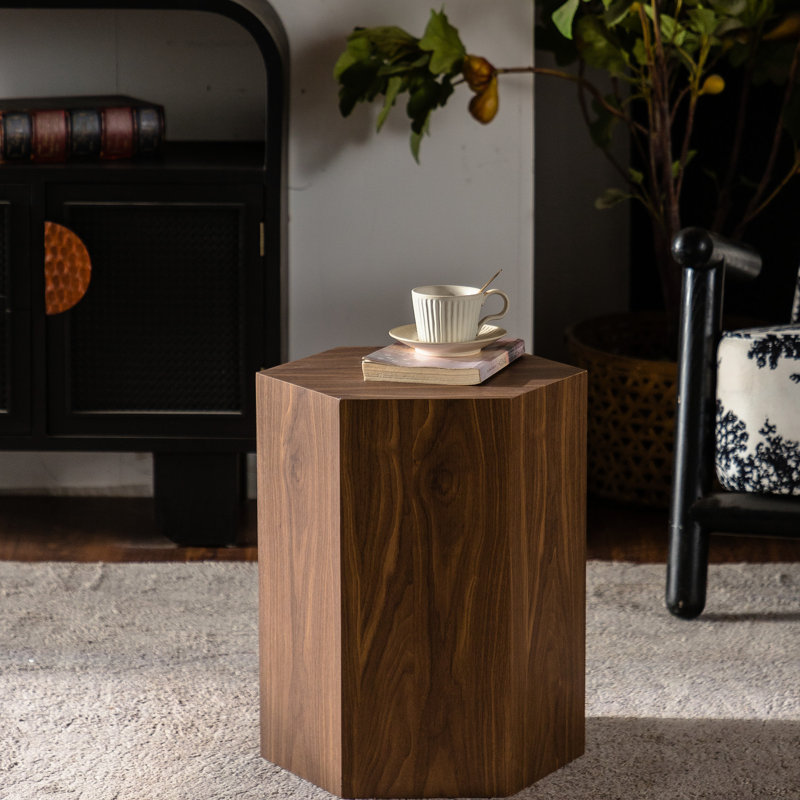 Table d'appoint hexagonale en bois de noyer veiné, entièrement assemblée pour petits appartements, 39,3 x 34,9 cm, table basse moderne avec veinage, prête à l'emploi dans les espaces de vie.