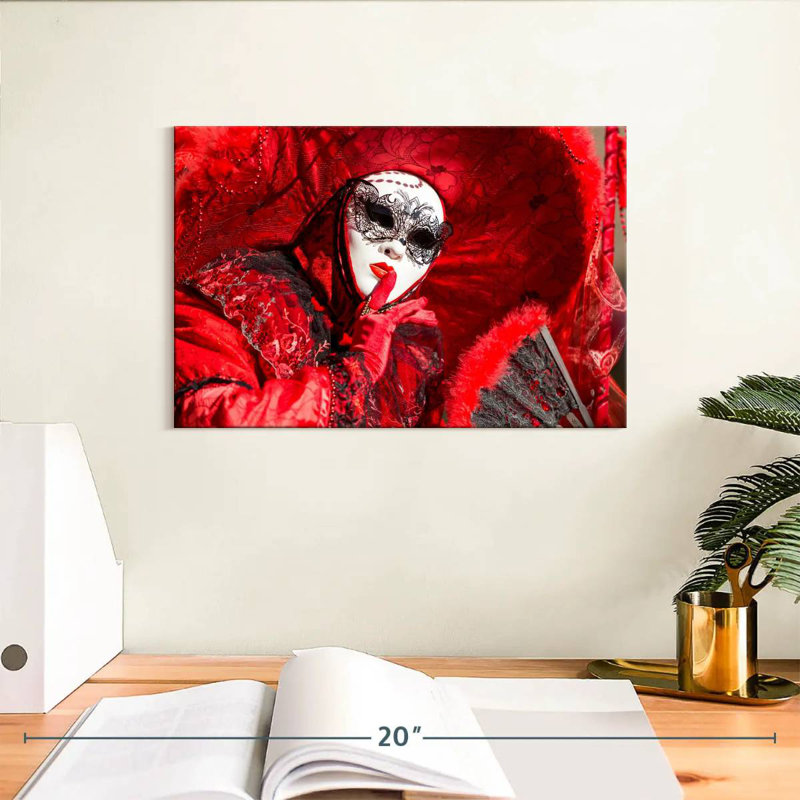Déguisement de carnaval rouge, H 8 po x l 12 po