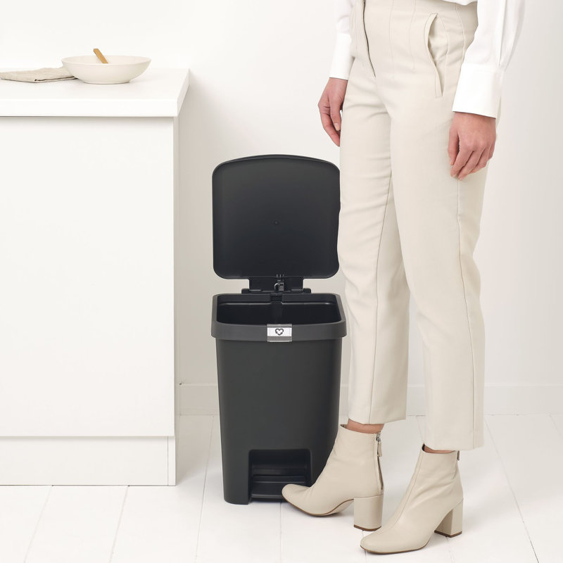 StepUp Trash Can 6.6 Gallon (25L), Dark Gray