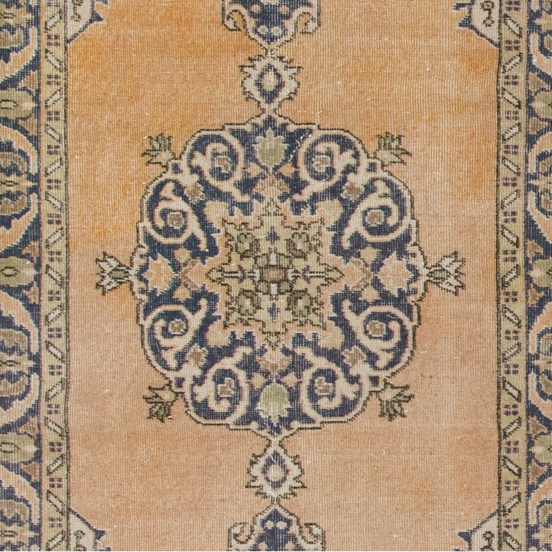 Tapis fin noué à la main à motif médaillon dans des tons doux