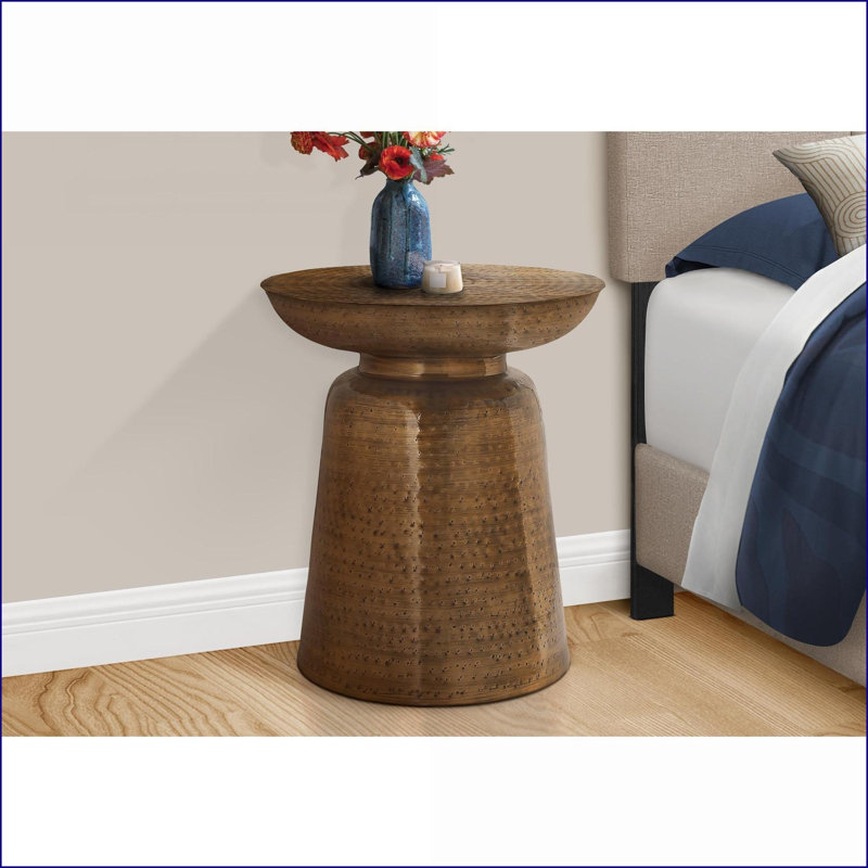 Table basse en cuivre martelé en métal avec base en forme de cloche, 22 po de hauteur - peu encombrante pour le salon et la chambre à coucher, aucun assemblage requis