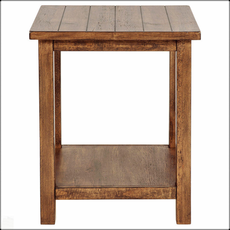 Table de bout en bois brun vieilli avec tablette Castleton, parfaite pour un décor rustique et un rangement fonctionnel